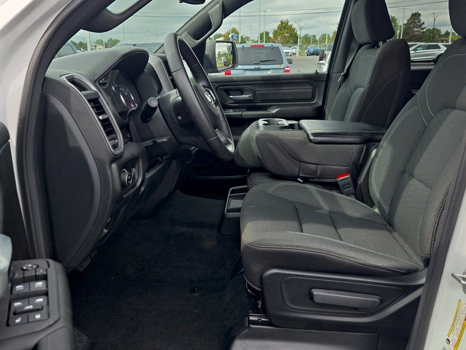 2025 RAM 1500 Tradesman Crew Cab 4x4 5'7" Box