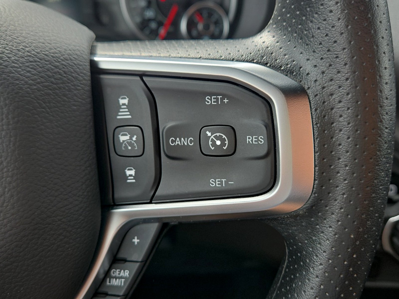2025 RAM 1500 Tradesman Crew Cab 4x4 5'7" Box