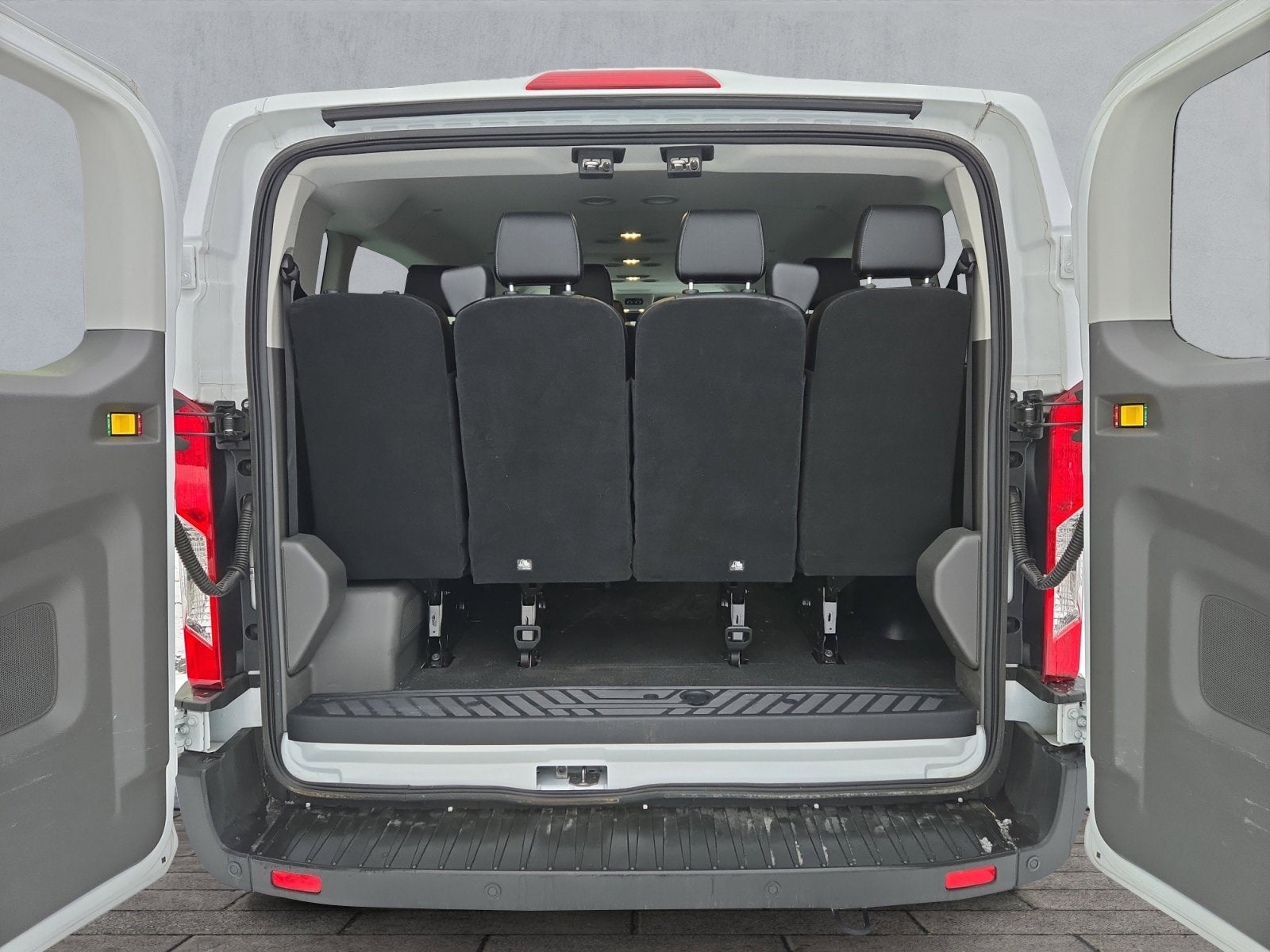 2025 Ford Transit Passenger Wagon XL