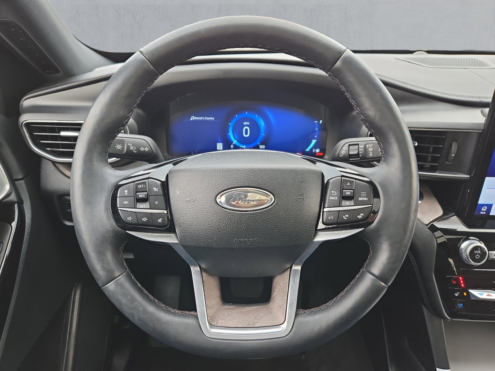 2023 Ford Explorer Platinum