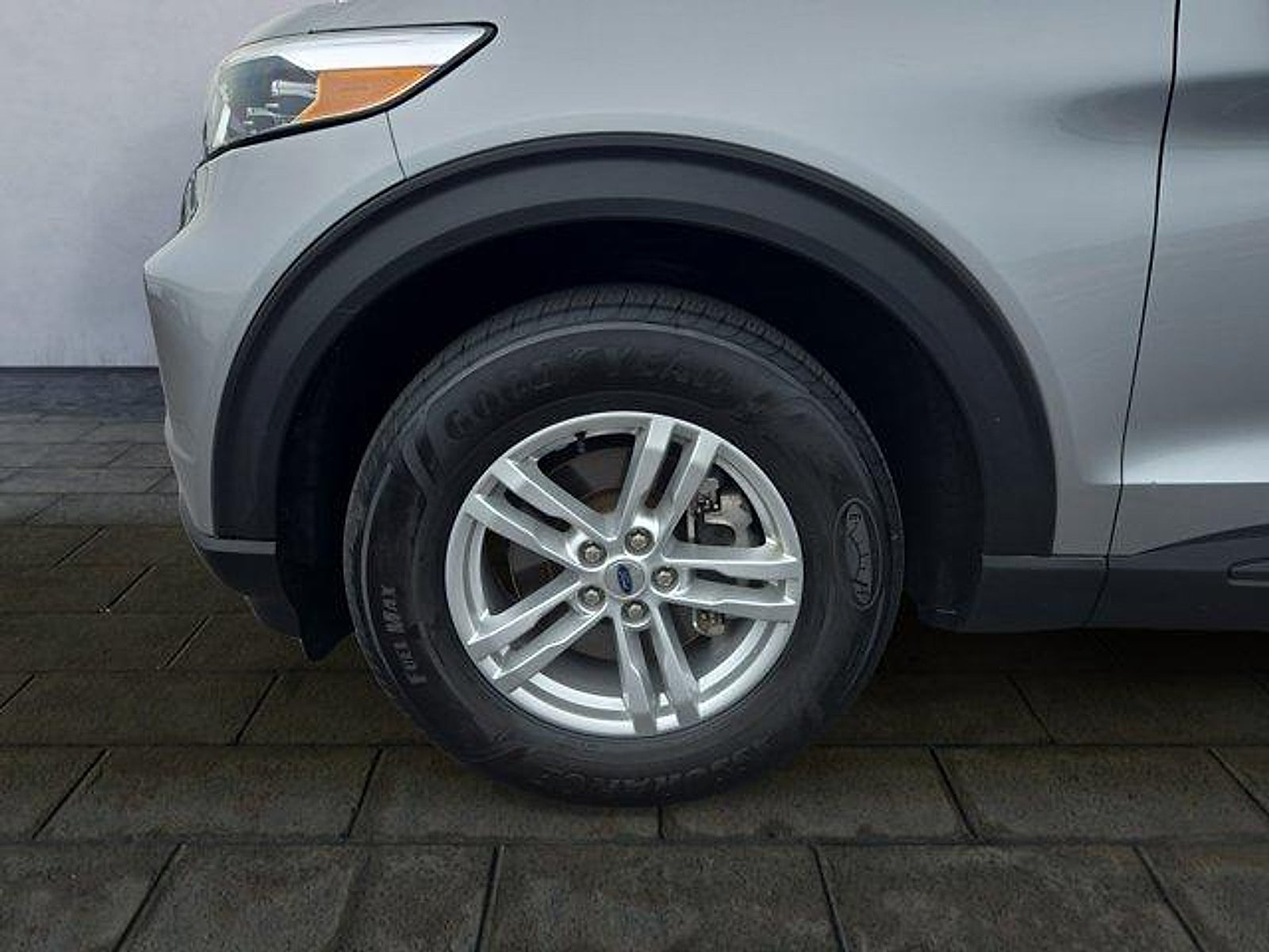2023 Ford Explorer Base