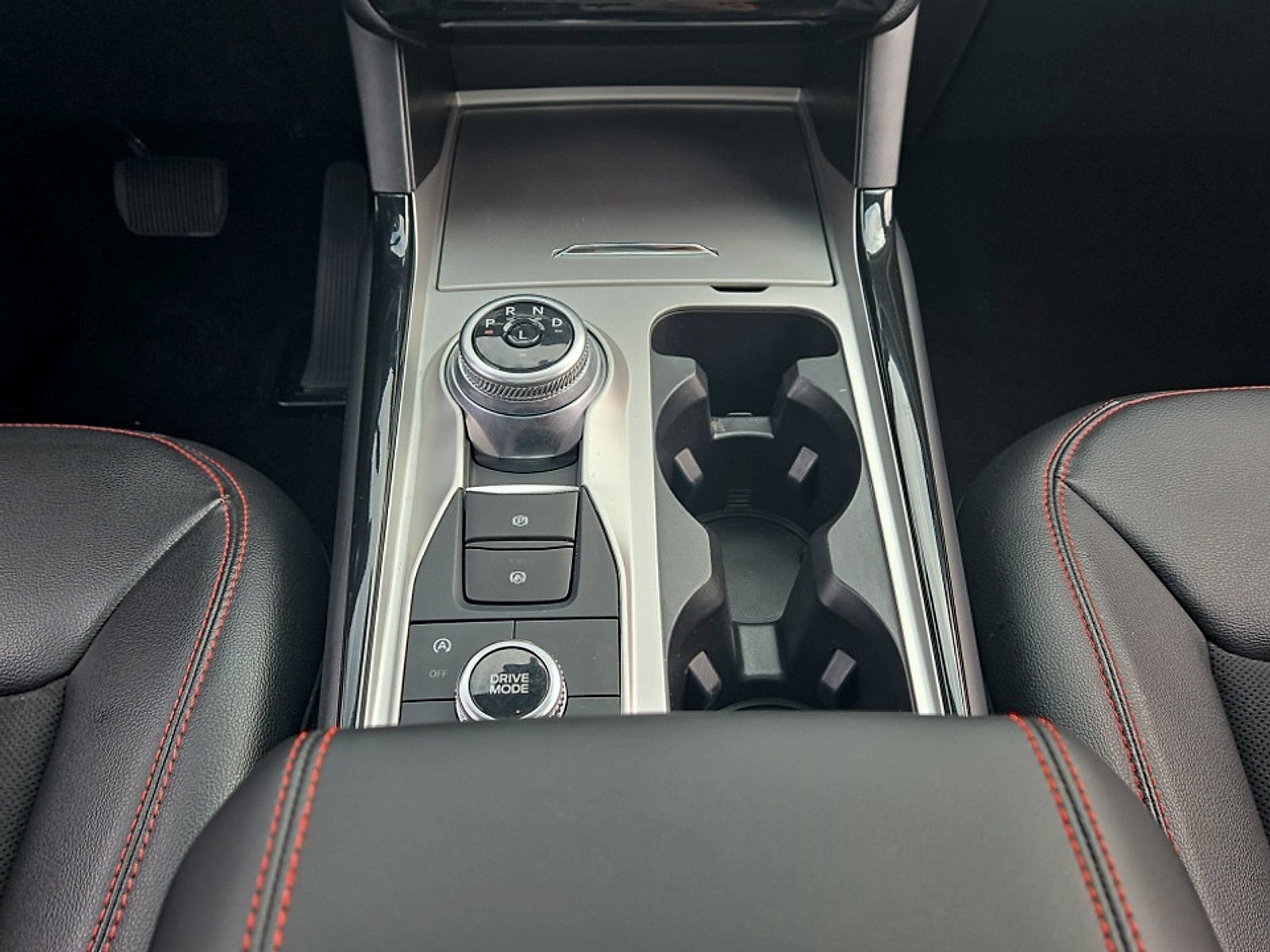 2024 Ford Explorer ST-Line