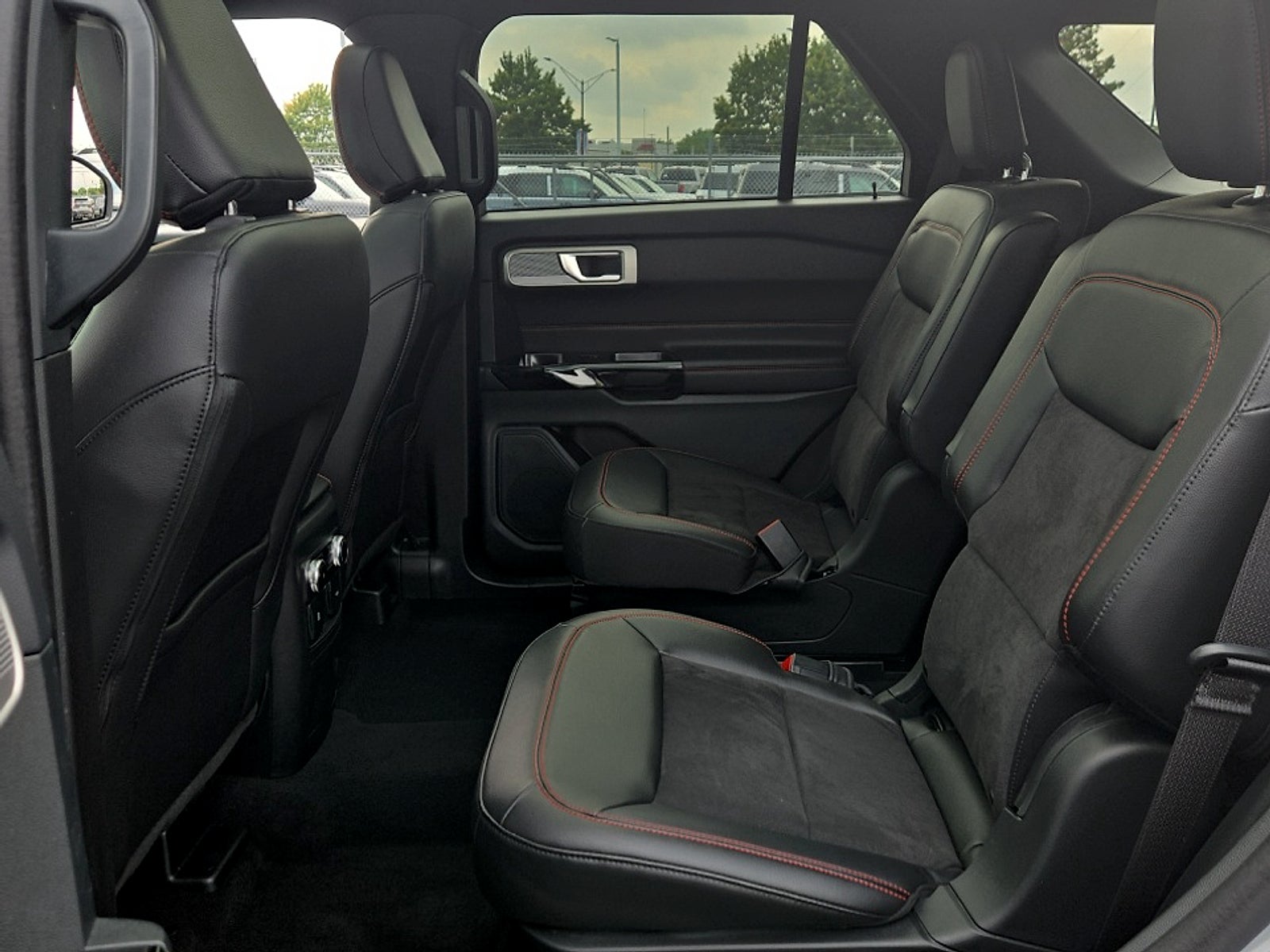 2024 Ford Explorer ST-Line
