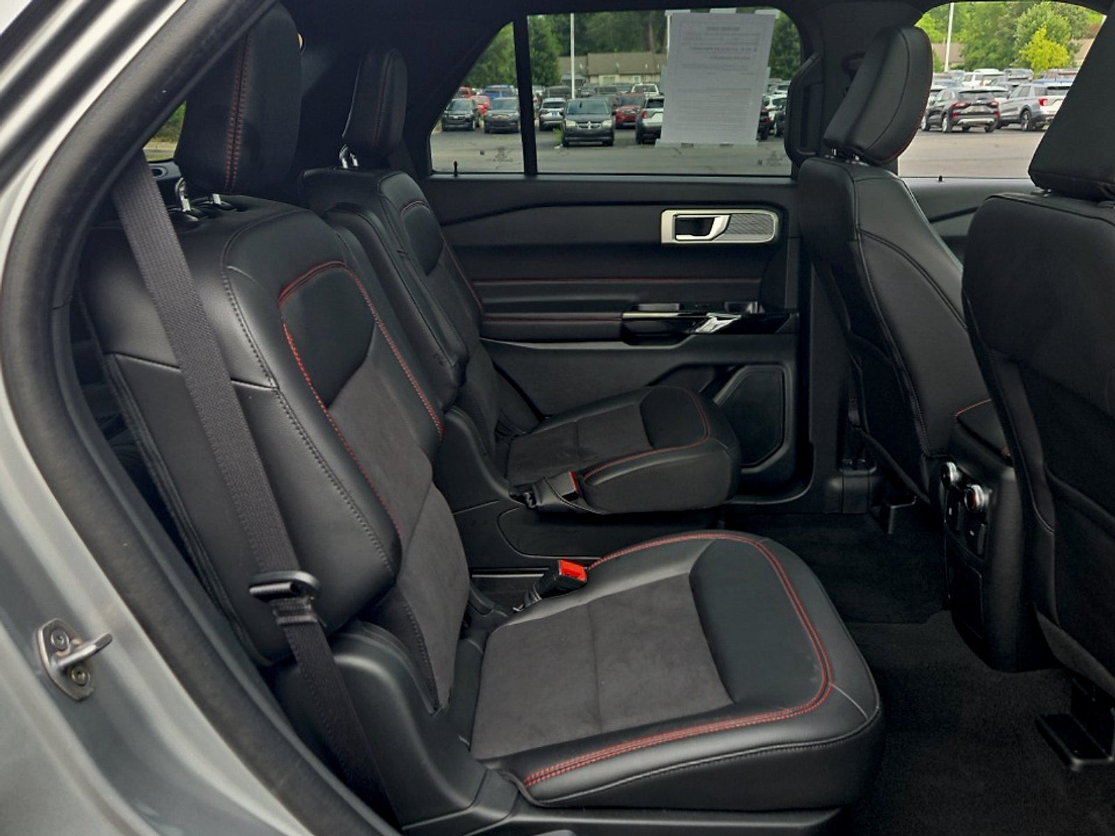 2024 Ford Explorer ST-Line