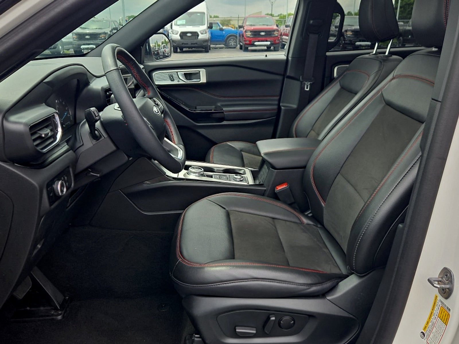 2024 Ford Explorer ST-Line