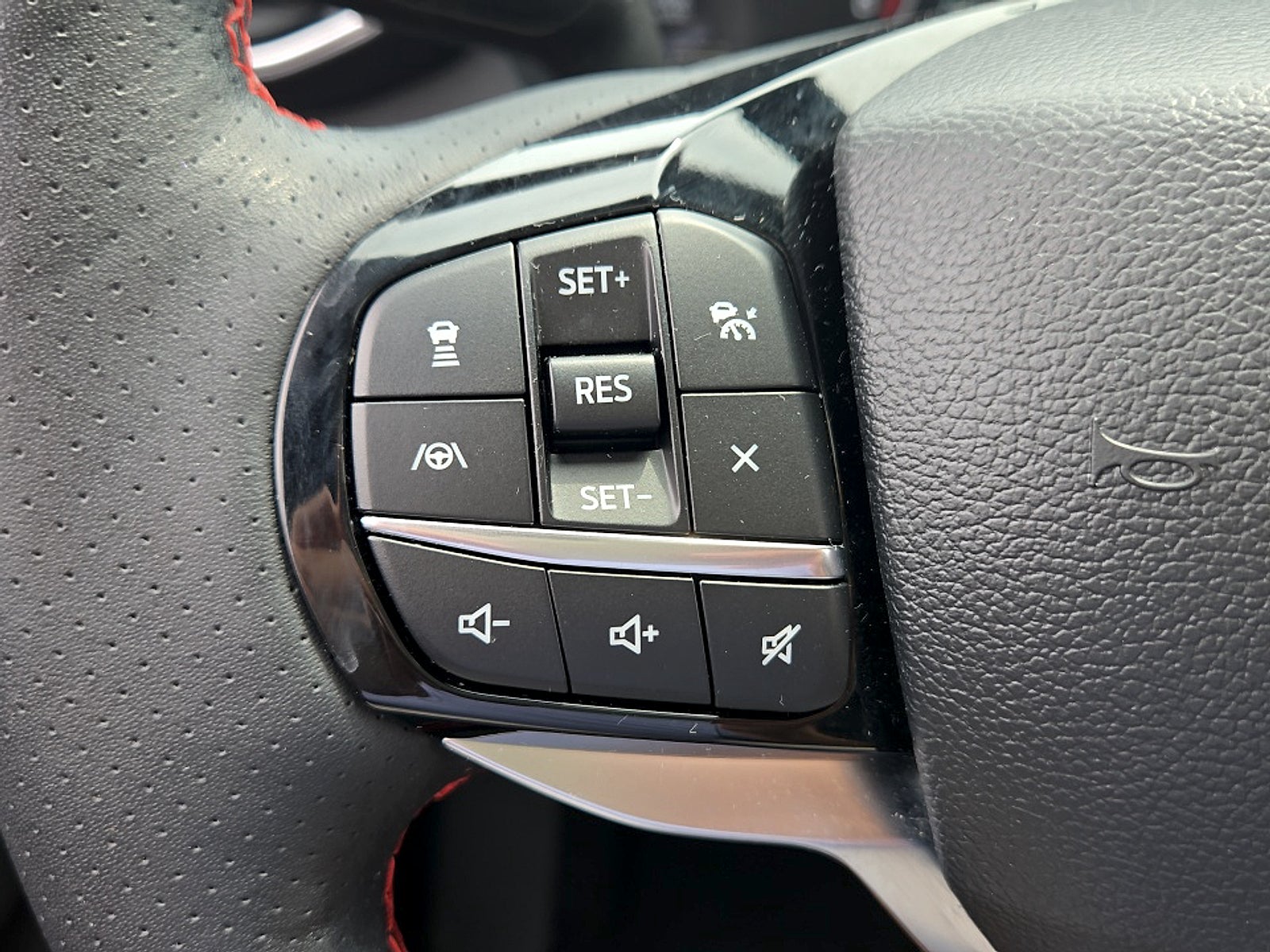 2024 Ford Explorer ST-Line