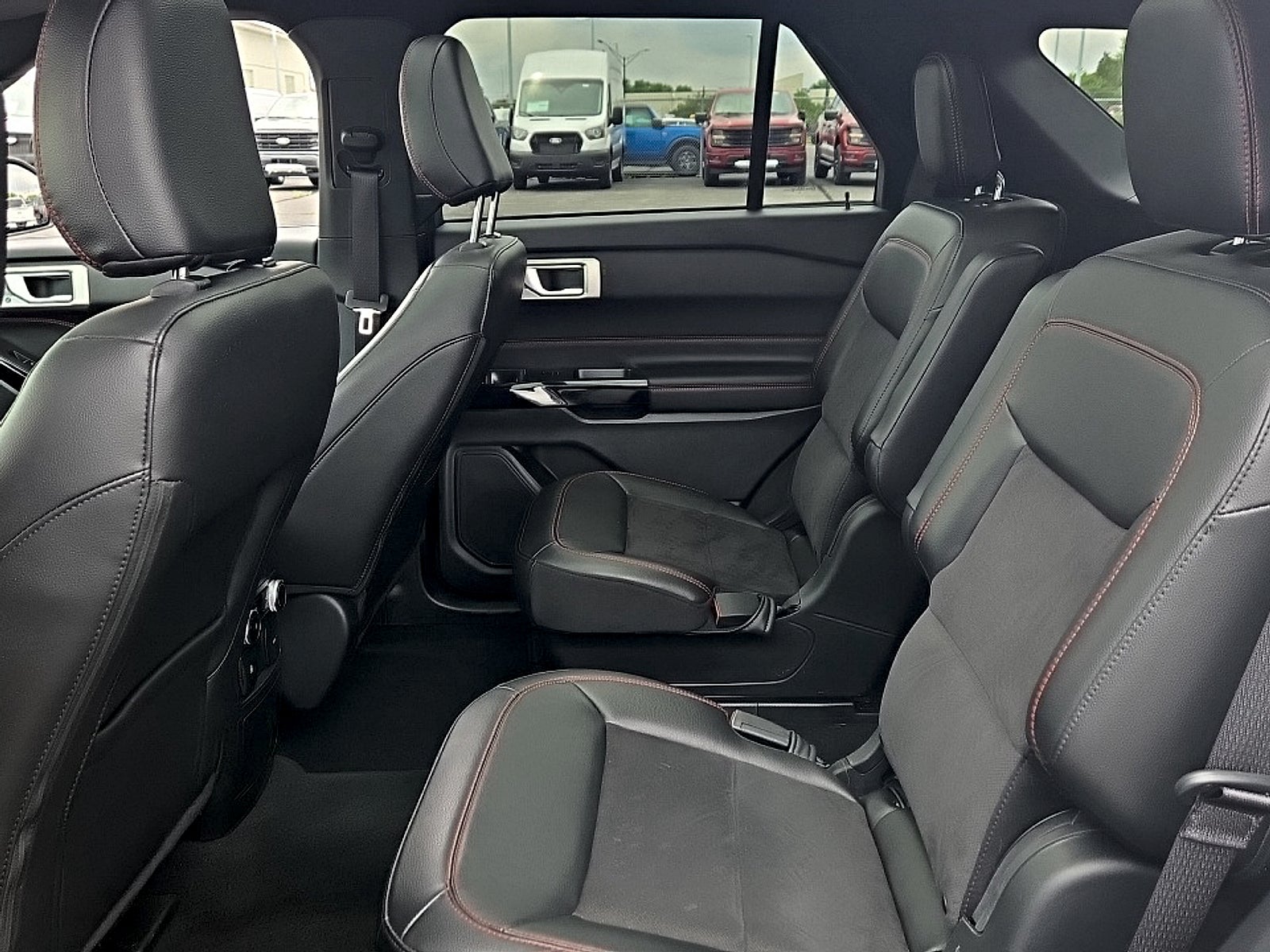 2024 Ford Explorer ST-Line