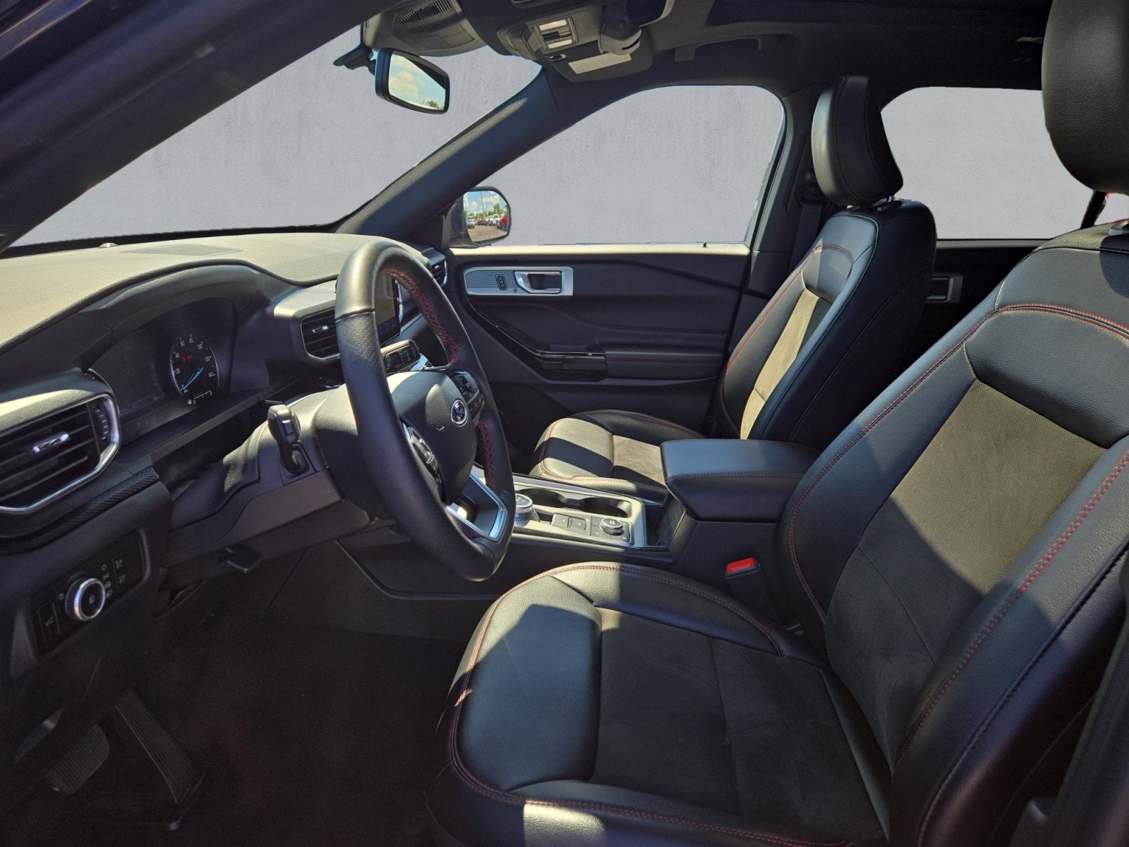 2024 Ford Explorer ST-Line