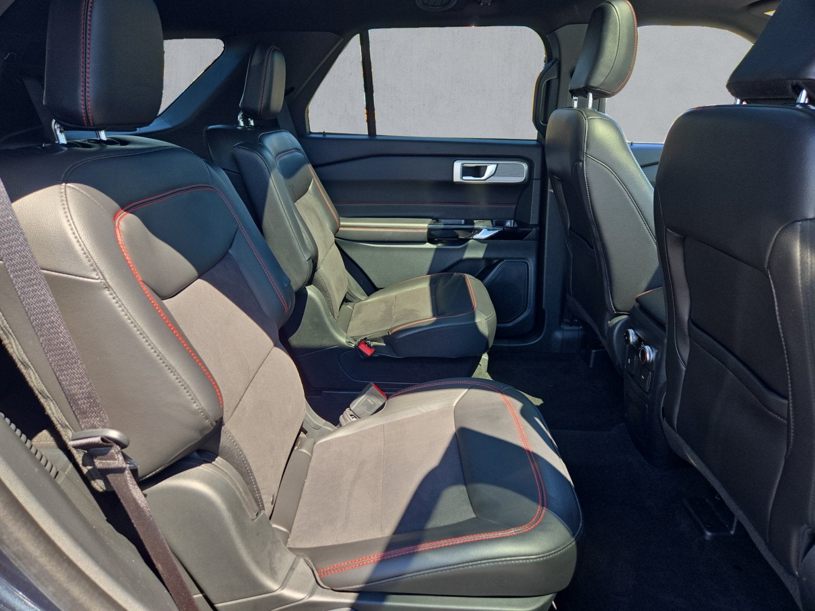 2024 Ford Explorer ST-Line