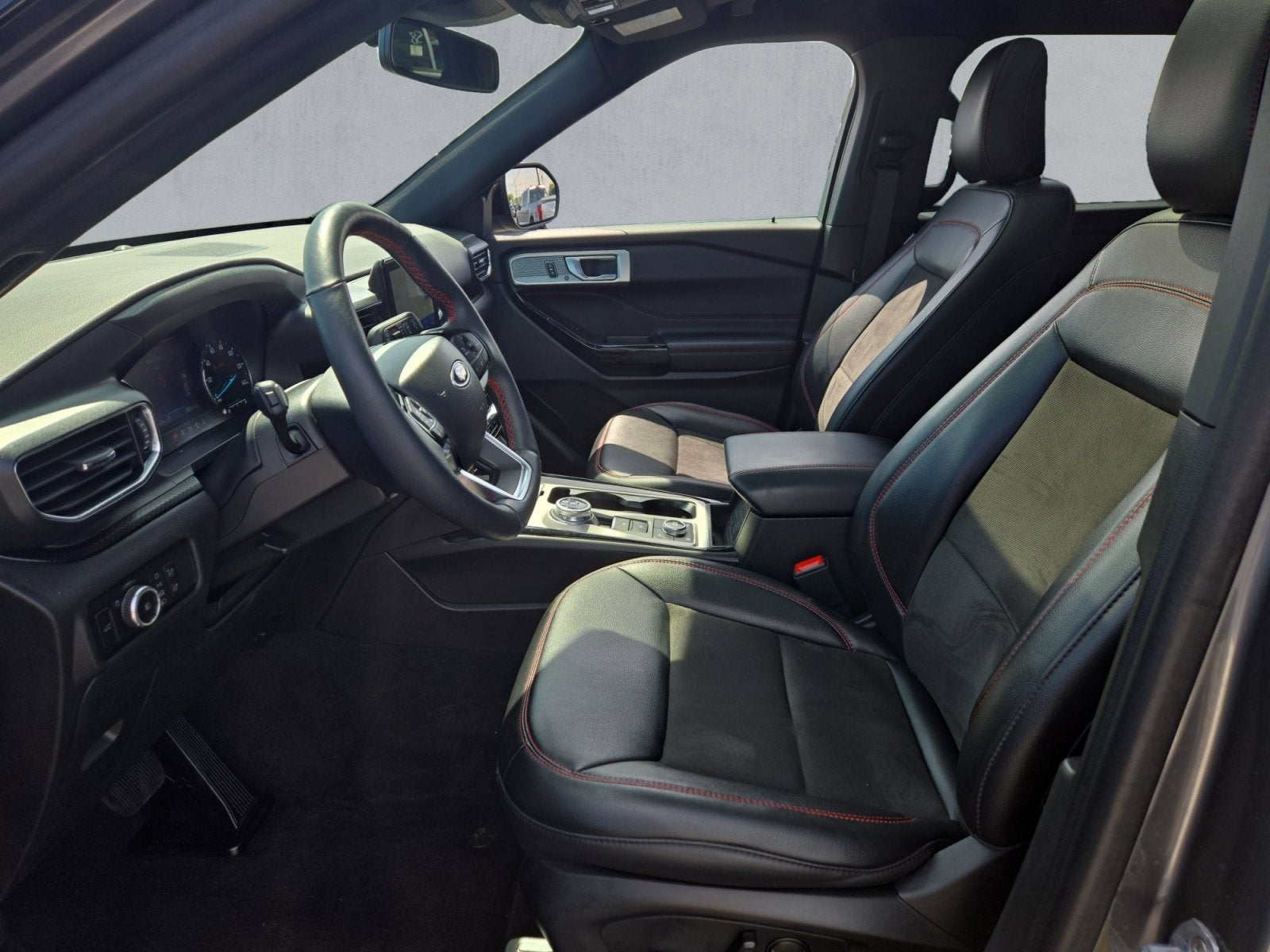 2024 Ford Explorer ST-Line