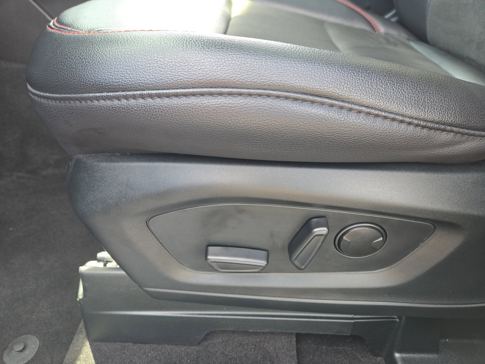 2024 Ford Explorer ST-Line