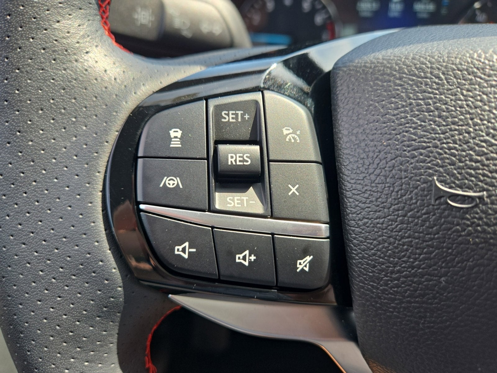 2024 Ford Explorer ST-Line