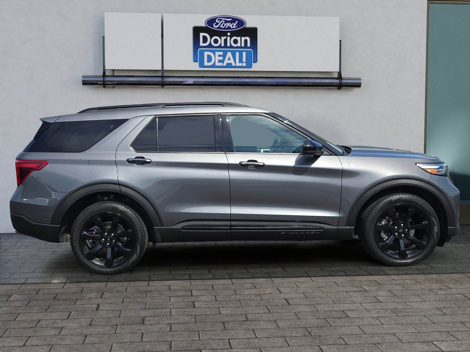 2024 Ford Explorer ST-Line