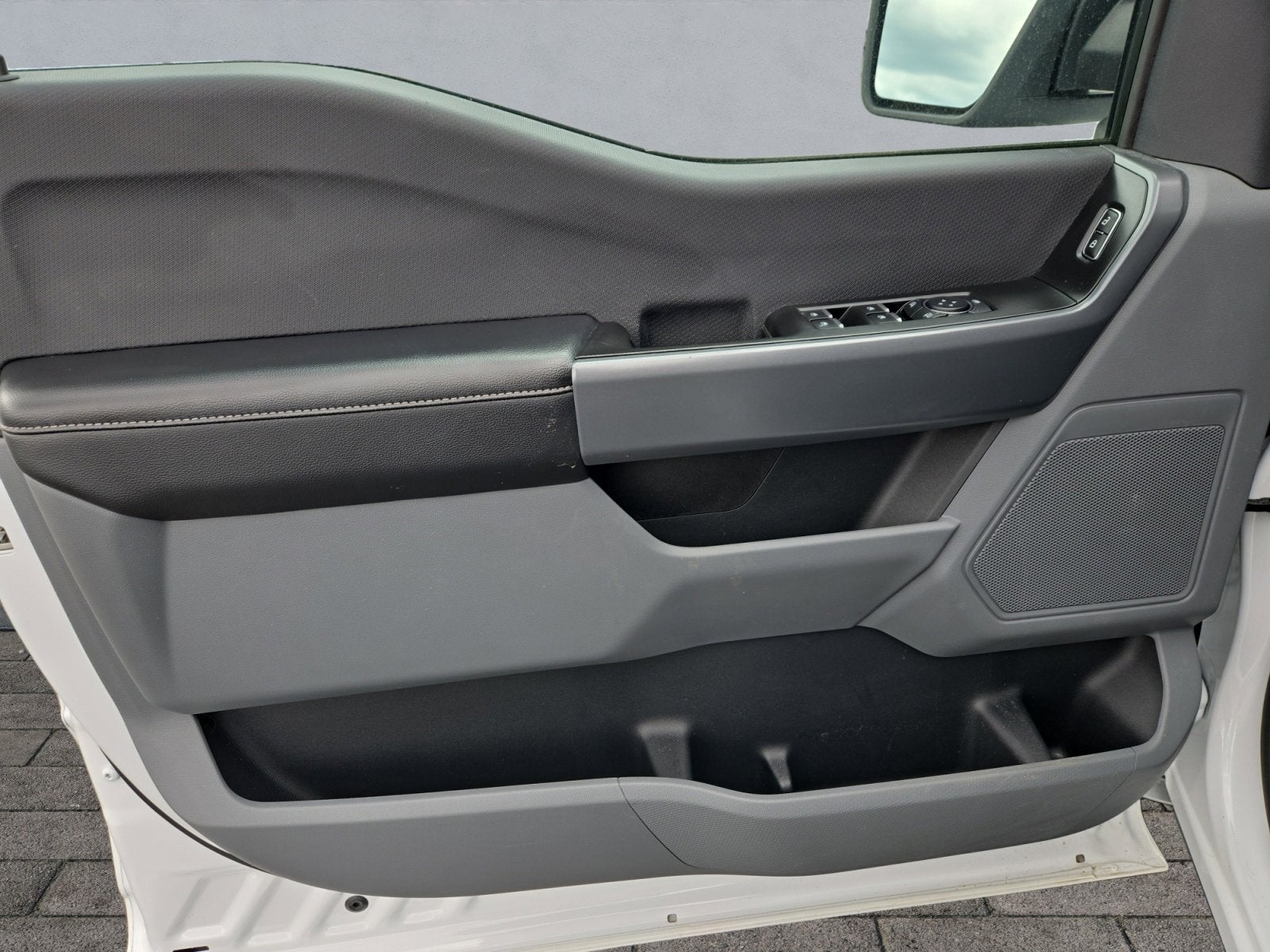 2025 Ford F-150 Lightning Pro
