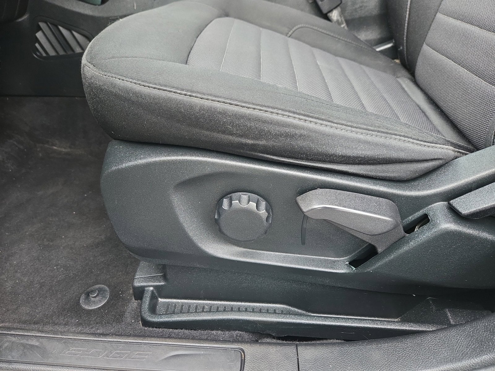 2022 Ford Edge SE