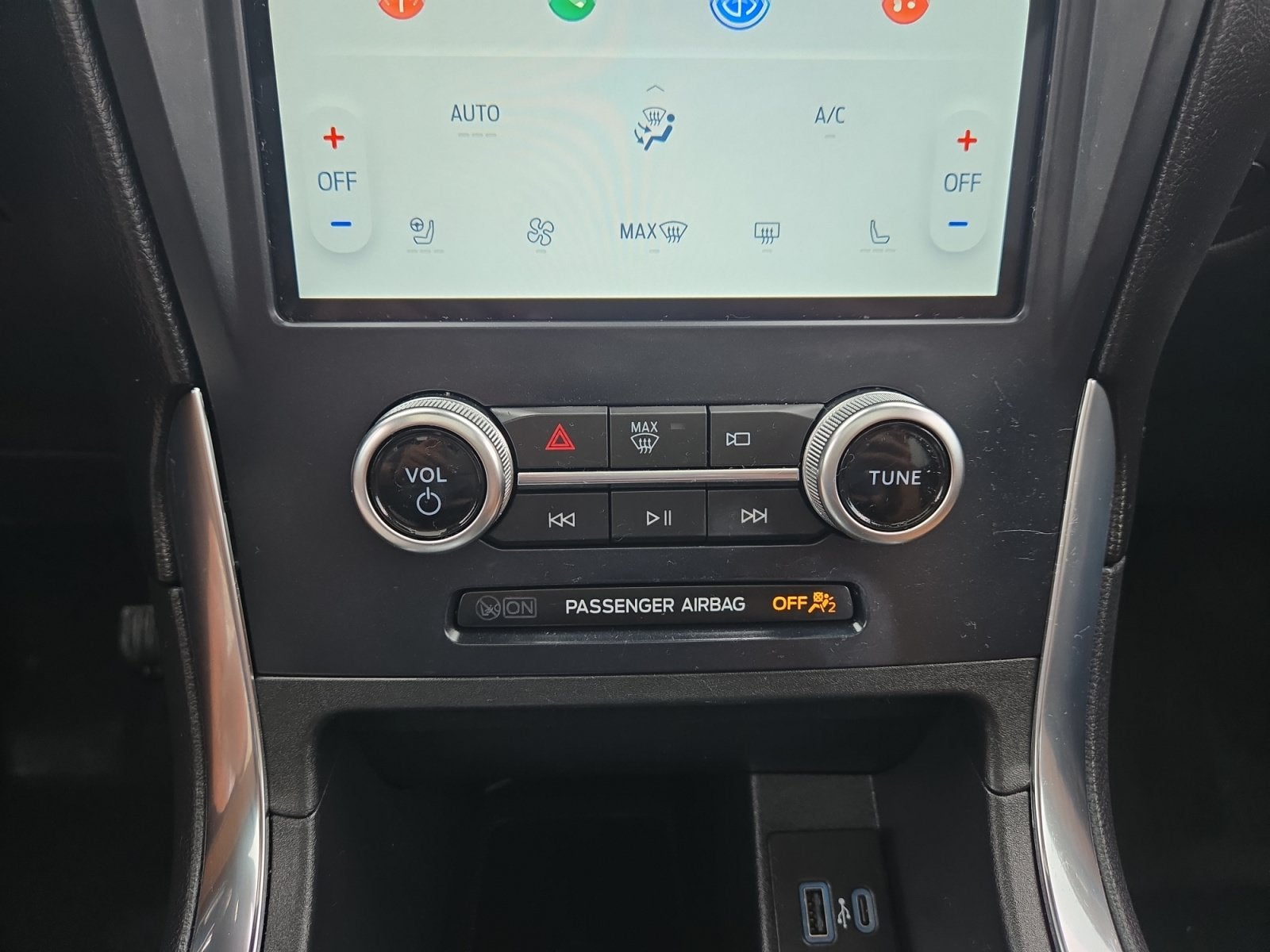 2024 Ford Edge Titanium