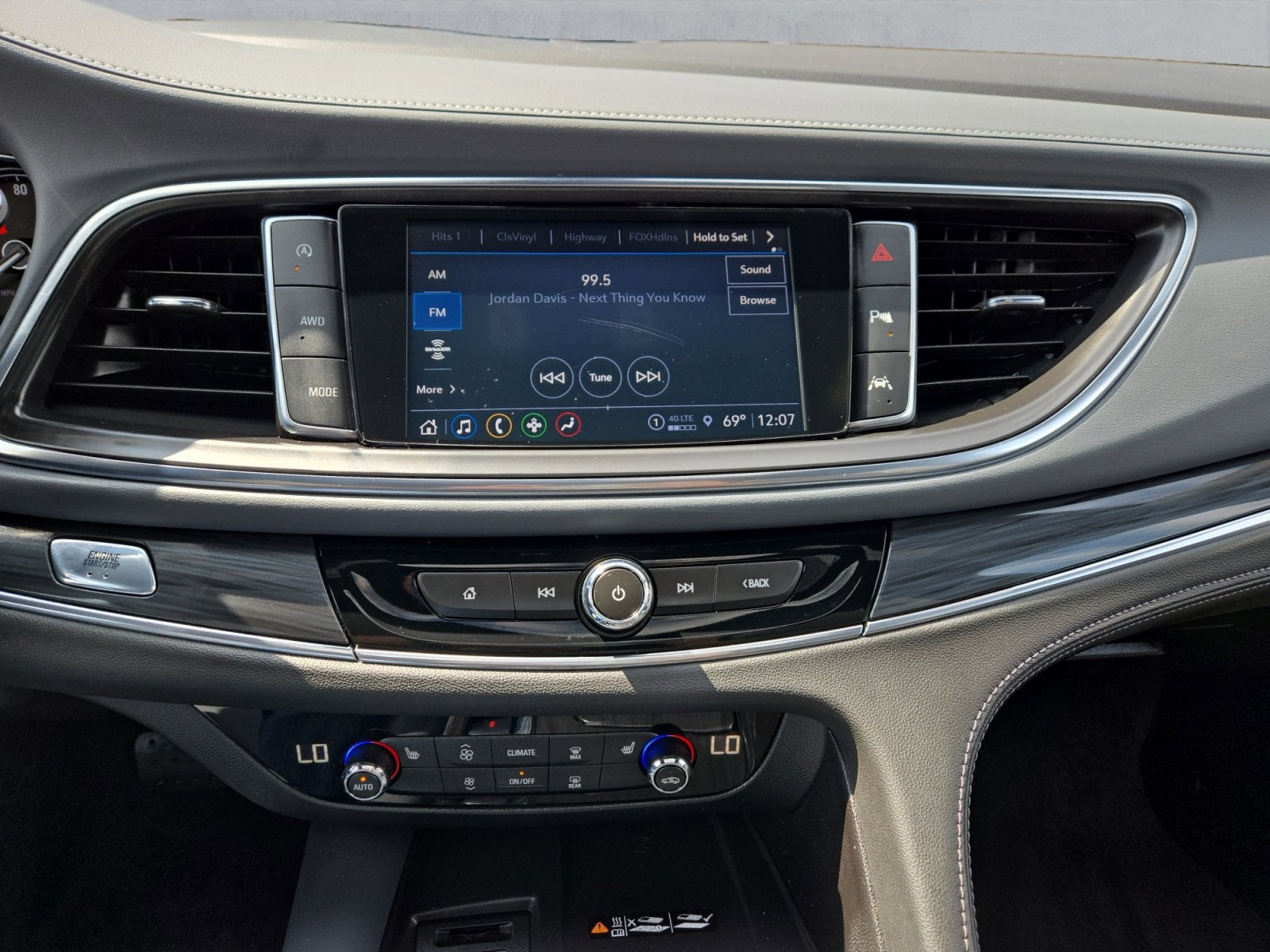 2023 Buick Enclave Essence