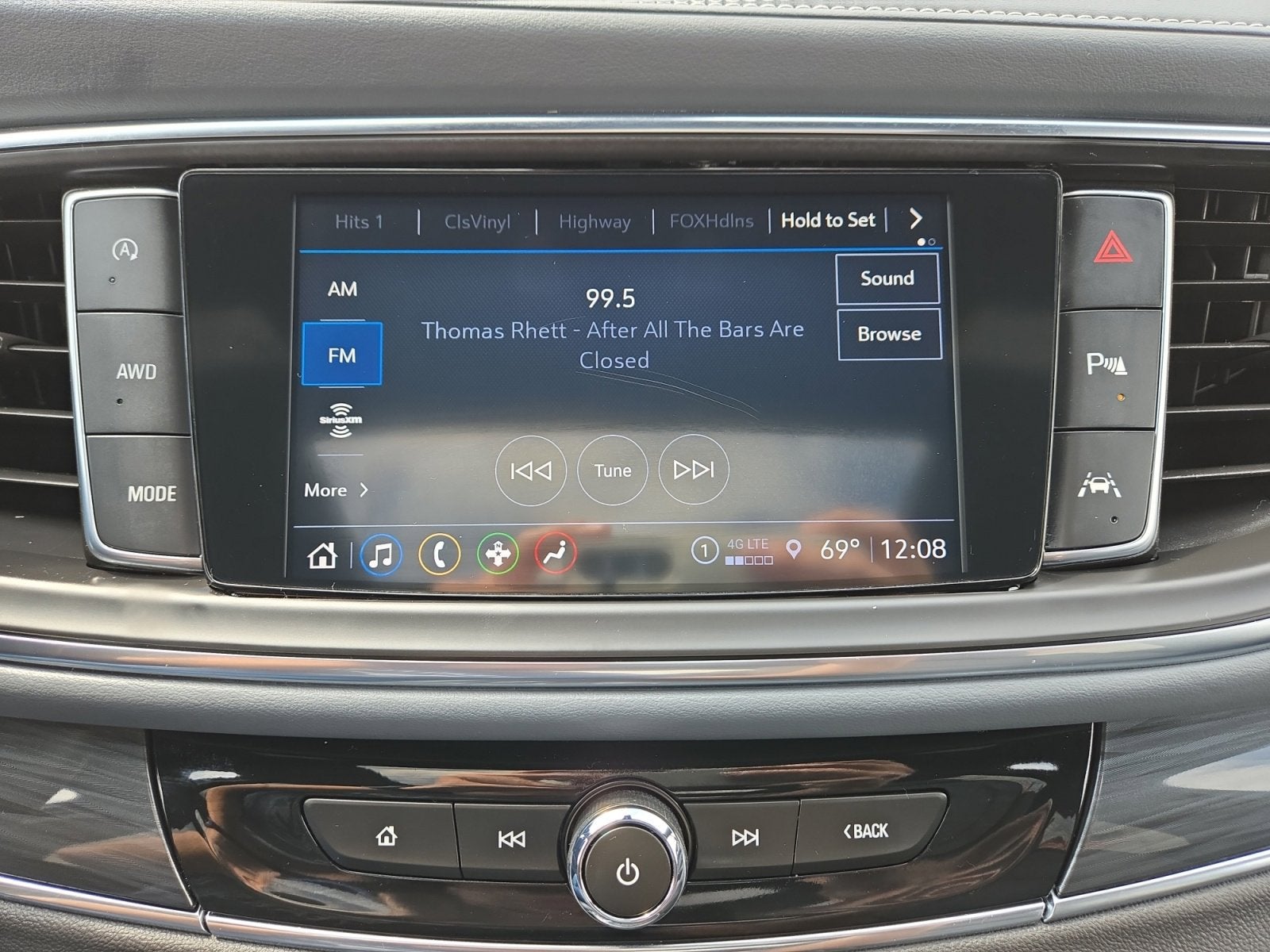 2023 Buick Enclave Essence