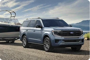Ford Expedition towing a boat near the water