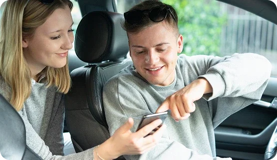 Student confirming College Student Program eligibility online through Ford DrivesU